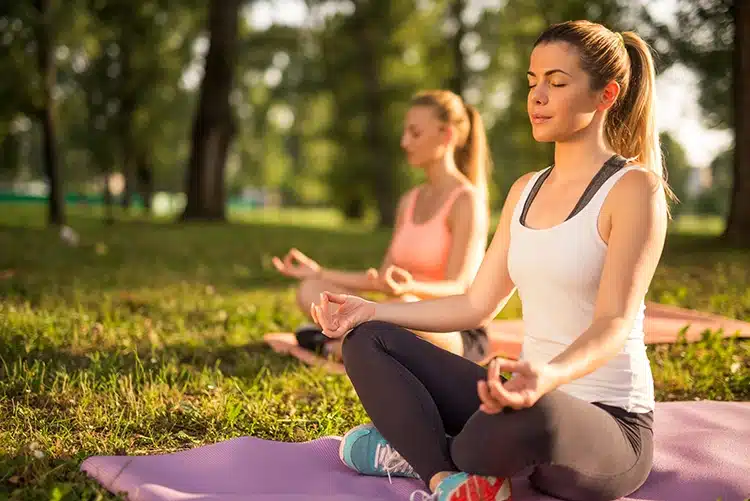 Pros-and-Cons-of-Yoga_970x